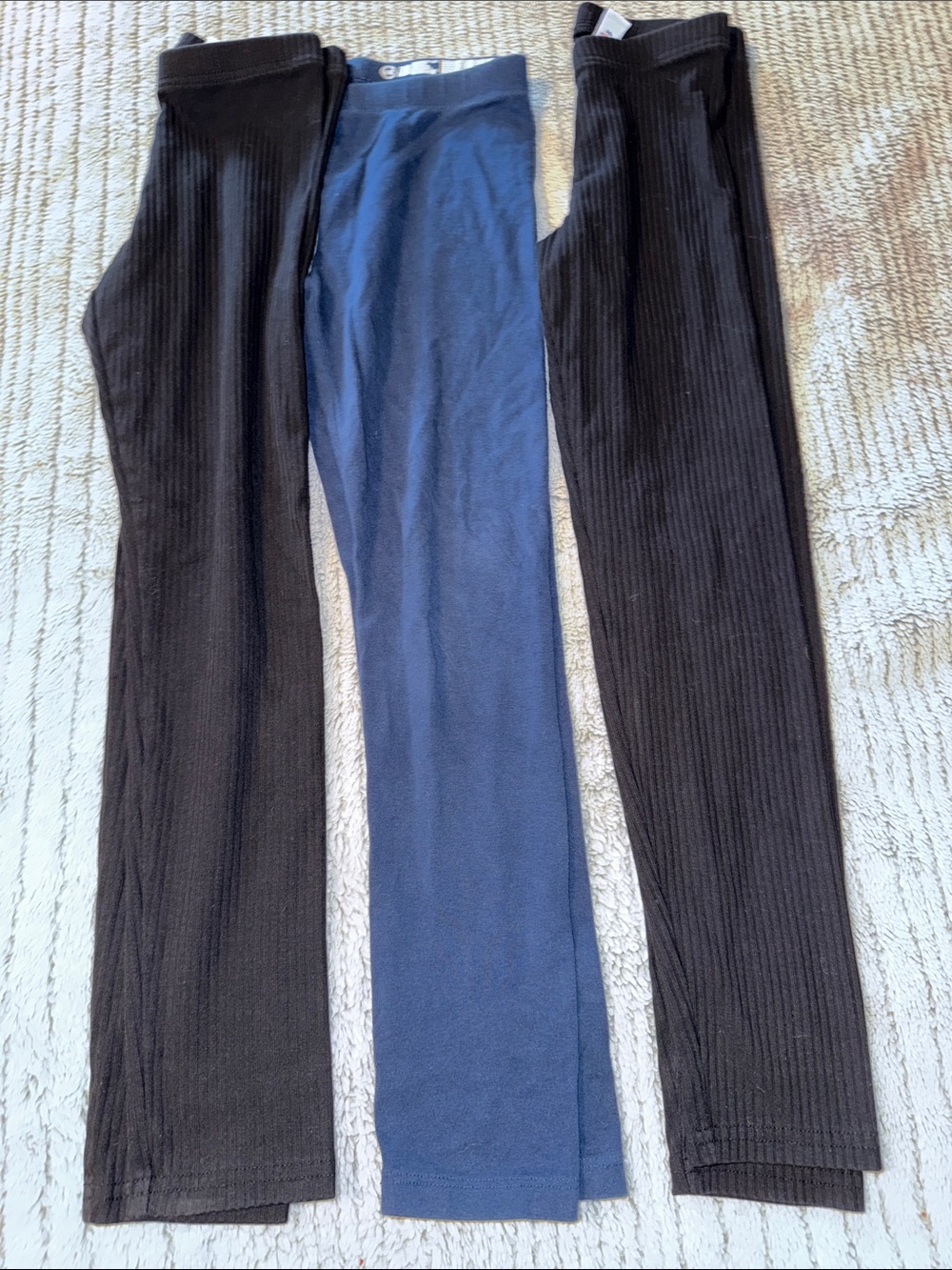 Girls leggings in Black and Navy (3)